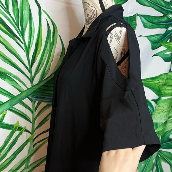 Chico’s Black Medium Lightweight Travel Cold Shoudler Tunic Button Shirt Dress - Picture 4 of 13